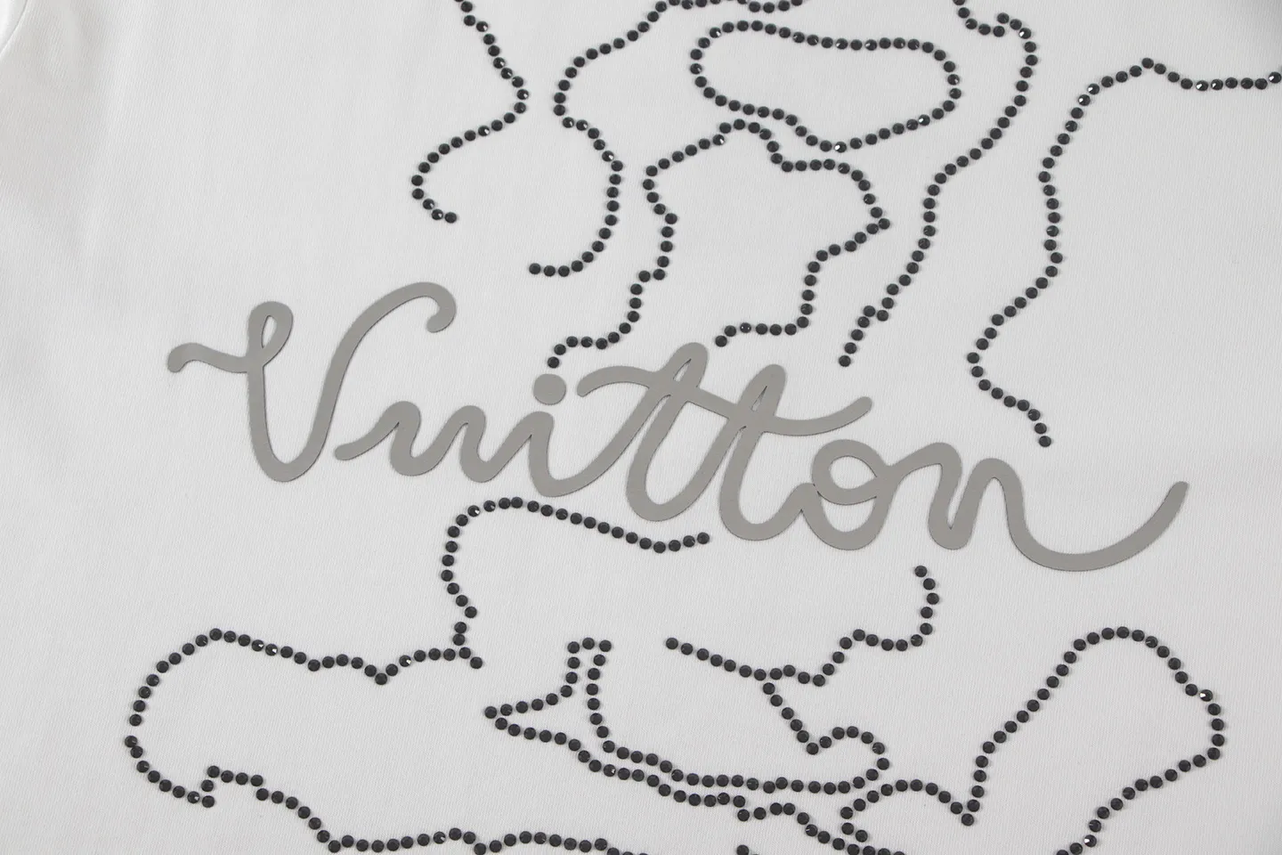 🅿️170 louis vuitto*2026 latest hot diamond💍offset printed short-sleeved T-shirt Material: Made of high version 300g double yarn combed cotton Size: S M L XL Color: black and white Style number: W2803